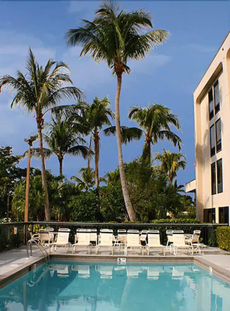 Hampton Inn Naples-Central Facilities photo