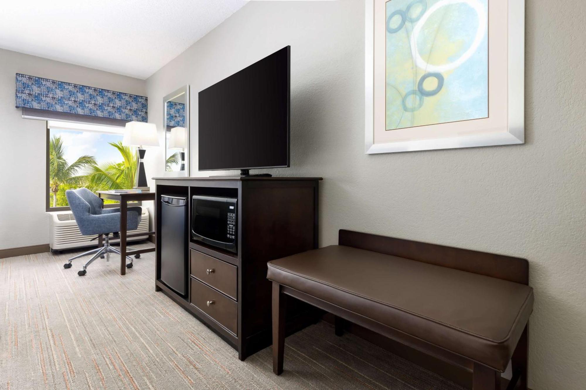Hampton Inn Naples-Central Exterior photo